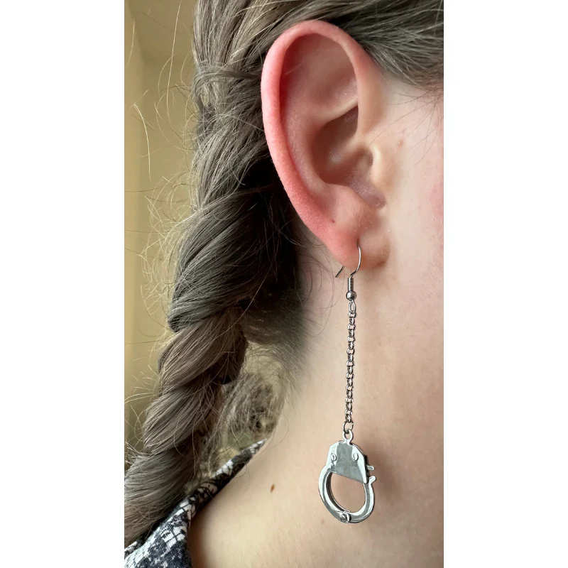 Boucles d'oreille avec pendentifs menottes - Image 2