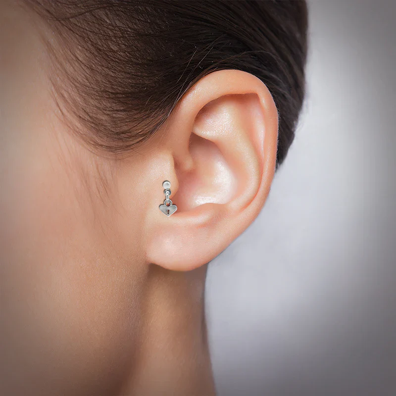 Piercing d'oreille avec coeur - Image 3